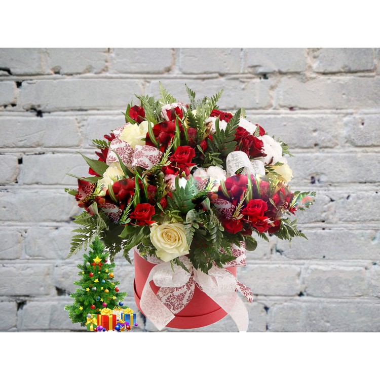 Коробка шляпная с хлопком и кустовой красной розой
