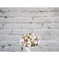 Bouquet with white roses and gerbera
