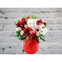 Hatbox with Roses and Alstroemeria
