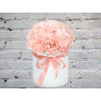 Шляпная Коробка с Нежно-Розовыми Гвоздиками
