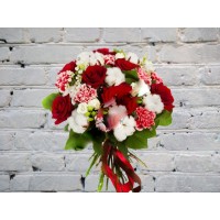 Bouquet of roses, carnations and cotton
