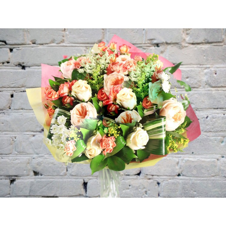 Букет из Пионовидных Роз и Гвоздики
