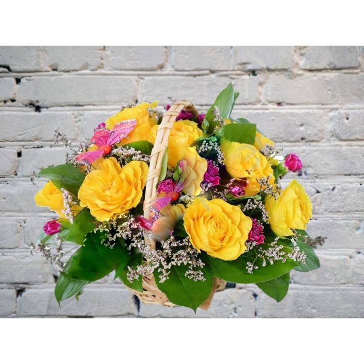 Корзина из роз и гвоздик
