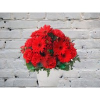 Букет с герберой, хризантемой и гвоздикой
