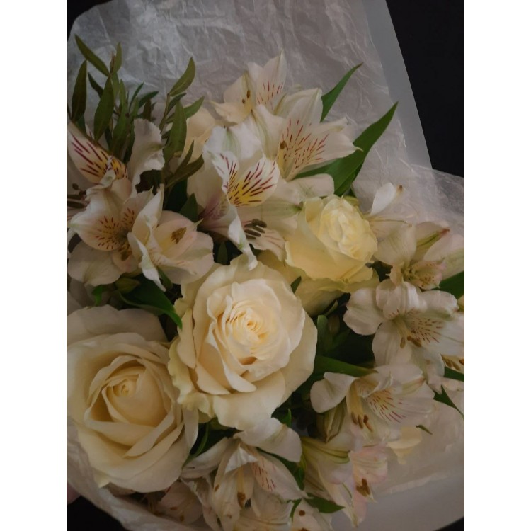 Sale Bouquet of white roses with alstroemeria