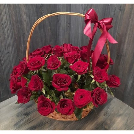 Купить корзину 33 красные розы в СПб
