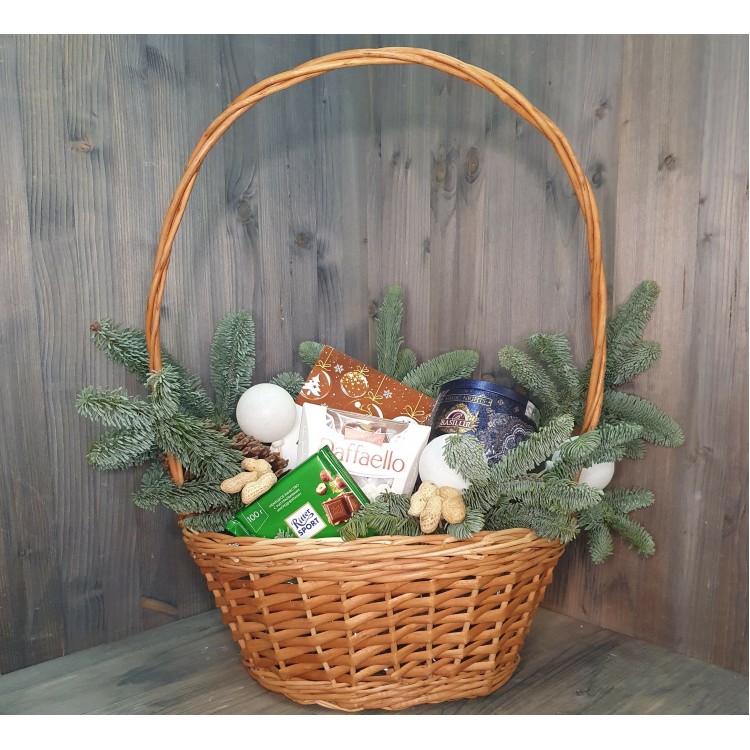 Sale Gift basket with sweets and BASILUR tea
