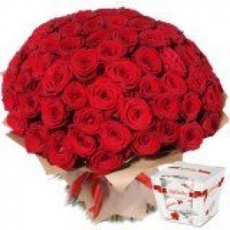 Купить букет 51 роза красная с Raffaello
