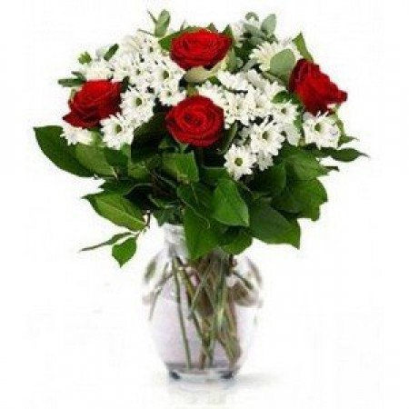 Купить букет красных роз с хризантемами с доставкой по СПб