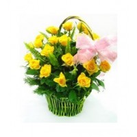 Basket of 25 yellow roses
