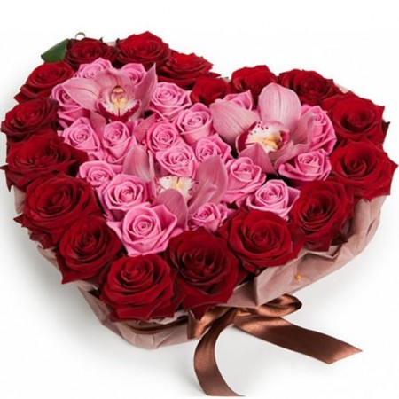 Купить сердце из роз и орхидей с доставкой по СПб