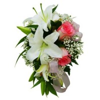 The bride's bouquet of lilies and roses

